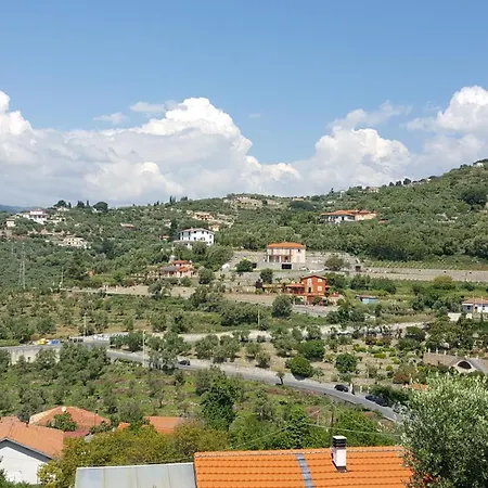 Lazzarini Imperia Franco In Con Piscina Condivisa Gorleri