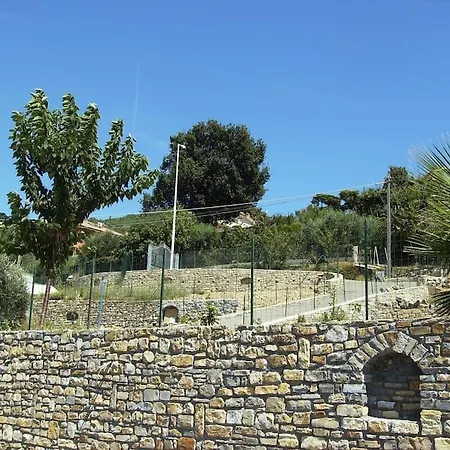 Lazzarini Imperia Franco In Con Piscina Condivisa Dom wakacyjny *
