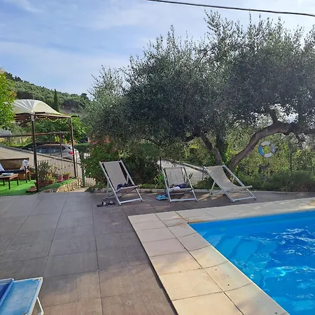 Lazzarini Imperia Franco In Con Piscina Condivisa