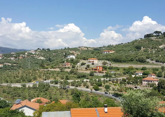 Lazzarini Imperia Franco In Con Piscina Condivisa Gorleri