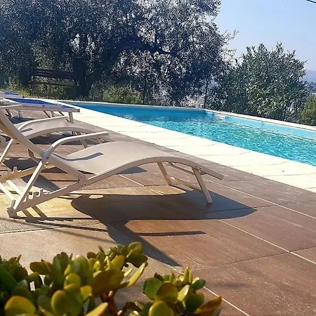 Lazzarini Imperia Franco In Con Piscina Condivisa