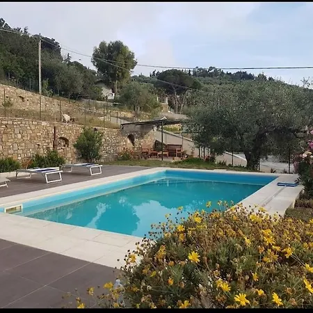 Lazzarini Imperia Franco In Con Piscina Condivisa Gorleri
