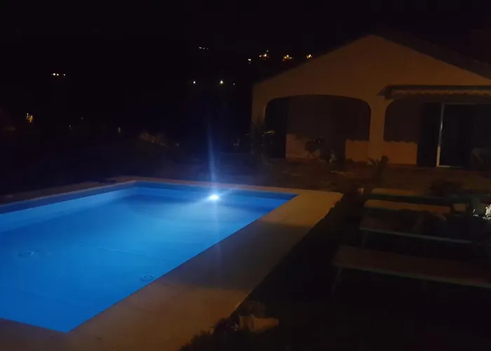 Feriehus Lazzarini Imperia Franco In Con Piscina Condivisa