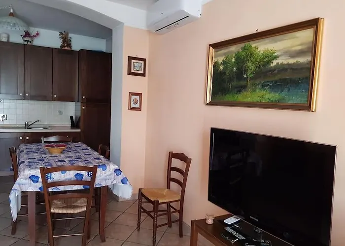 Feriehus Lazzarini Imperia Franco In Con Piscina Condivisa Gorleri