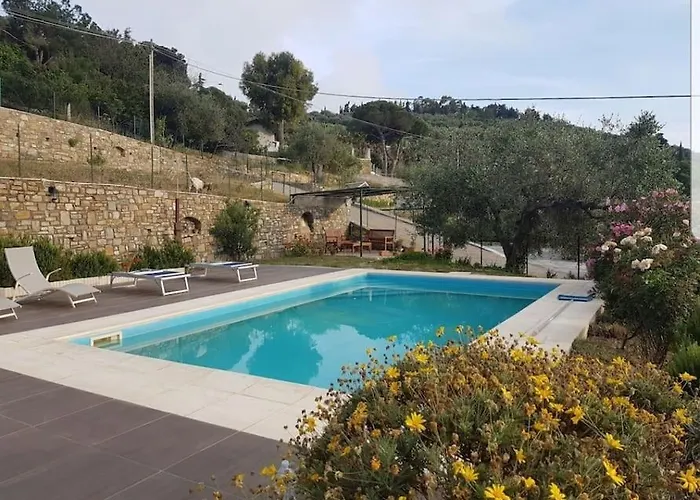 Lazzarini Imperia Franco In Con Piscina Condivisa Gorleri