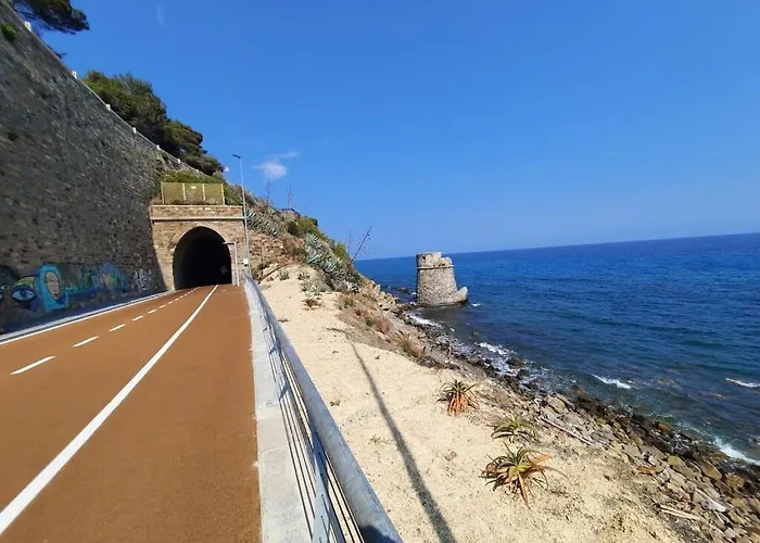 Vakantiehuis Lazzarini Imperia Franco In Con Piscina Condivisa
