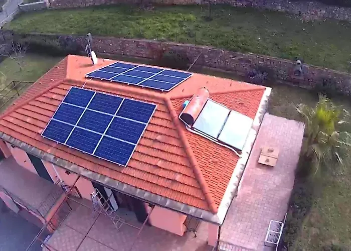 Lazzarini Imperia Franco In Con Piscina Condivisa *