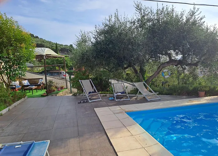 Lazzarini Imperia Franco In Con Piscina Condivisa
