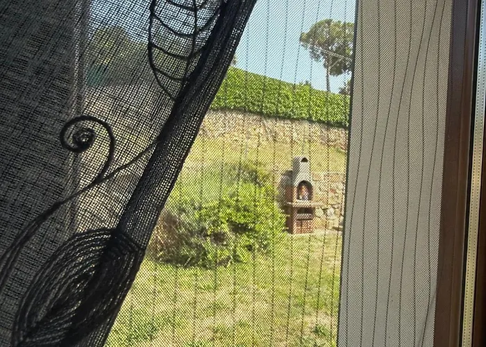 Lazzarini Imperia Franco In Con Piscina Condivisa Gorleri